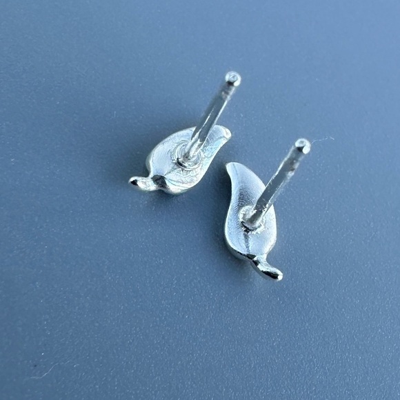 Sterling Silver Leaves Ear Stud - Picture 6 of 11